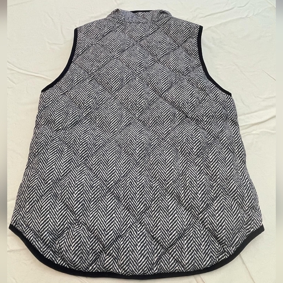 J crew womens black cream chevron 60% down fill puffer vest size small - Picture 2 of 4